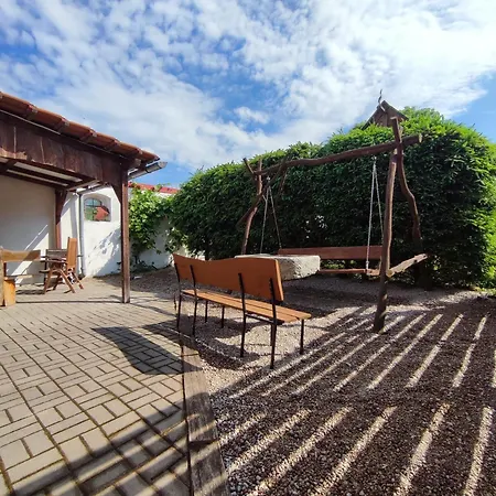 Holiday home Poddasze Ceglane - Warpuny-mazury- 12 Km Od Mragowa